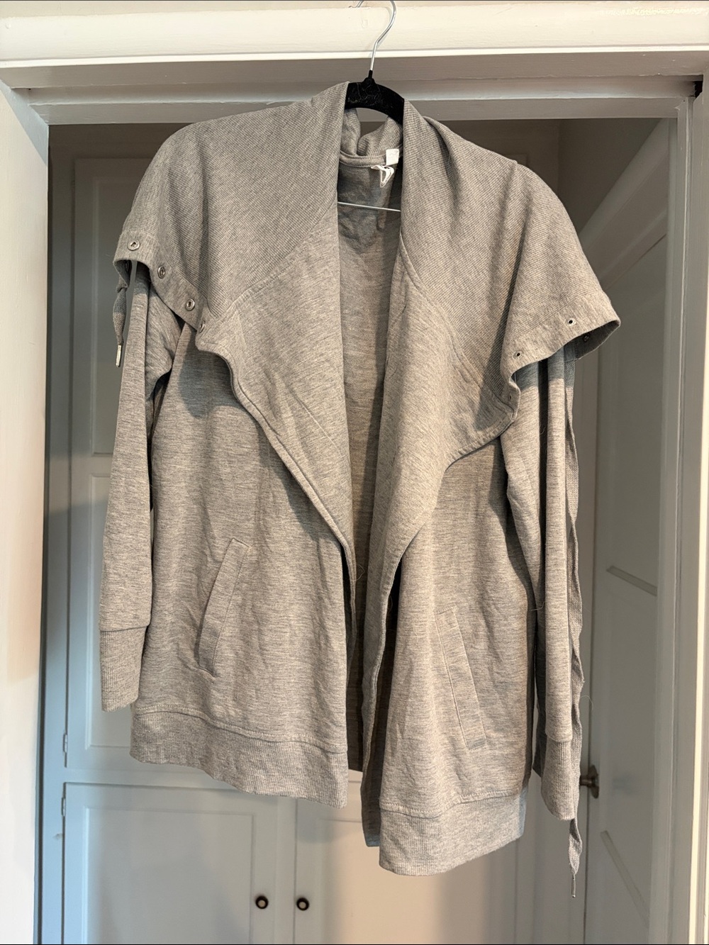 Cable & Gauge Light Gray Draped Open-Front Cardigan